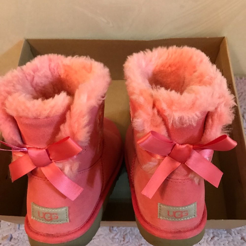UGG mini Bailey Bow butterfly pink boots size 6, 38, 24.5
